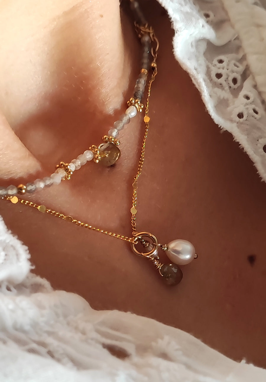 Colliers perles et calcédoine taupe Plaqué Or Ô PLUM 